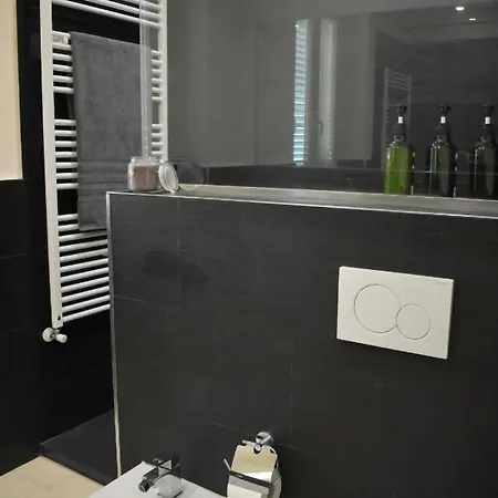 Front Apartment *