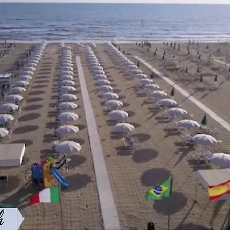 Apartment Front Viareggio