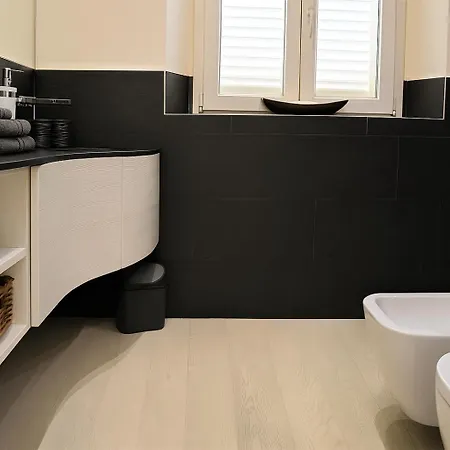 アパート Front ヴィアレッジョ